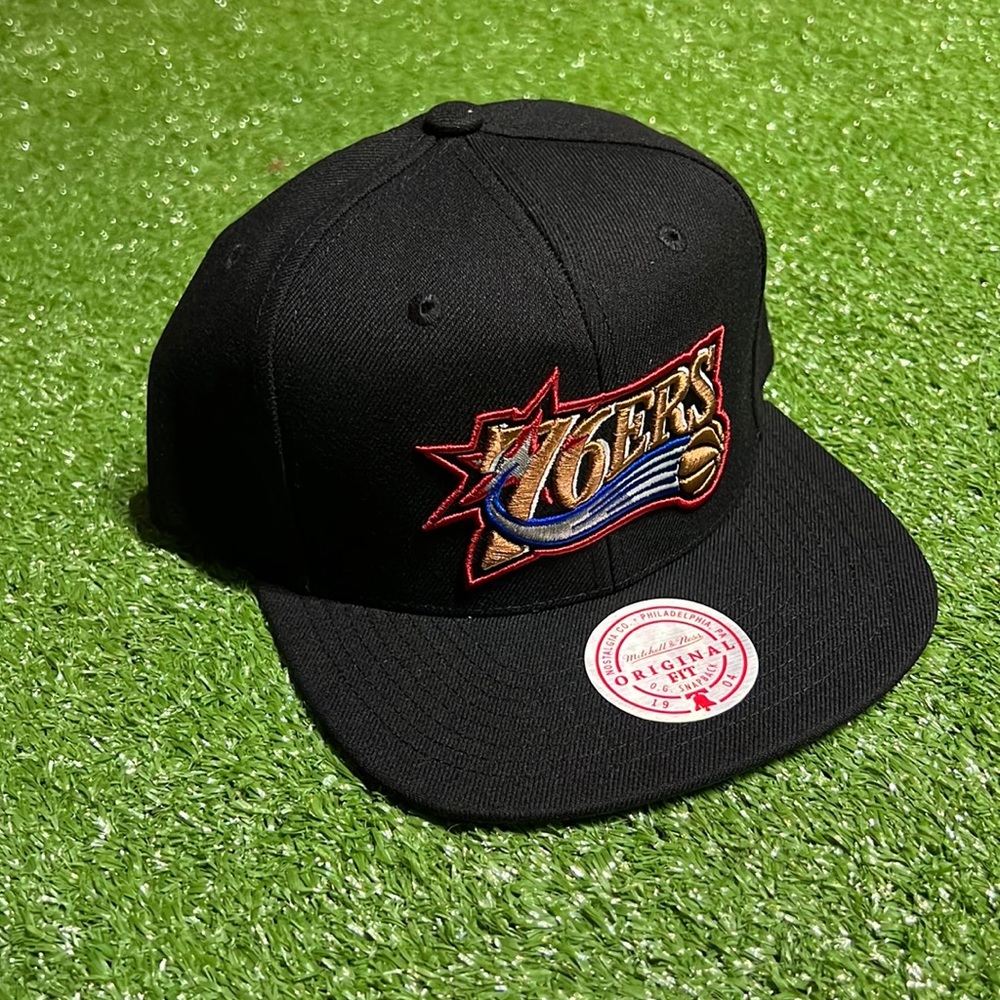 Philadelphia 76ers Official Retro Logo Mitchell & Ness Snapback